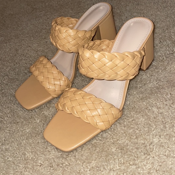 S10 - 👠 Braided design chunky heels - Tan Size 7.5 - Picture 2 of 8
